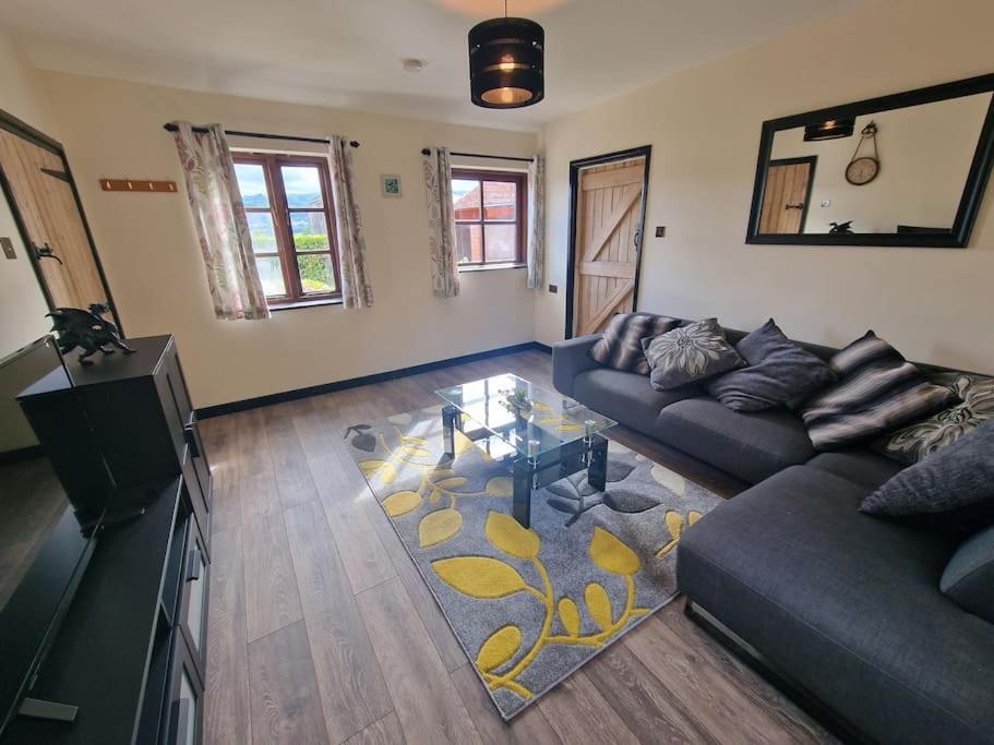 Swallows Nest Guest House - With Hot Tub Abergavenny Bagian luar foto