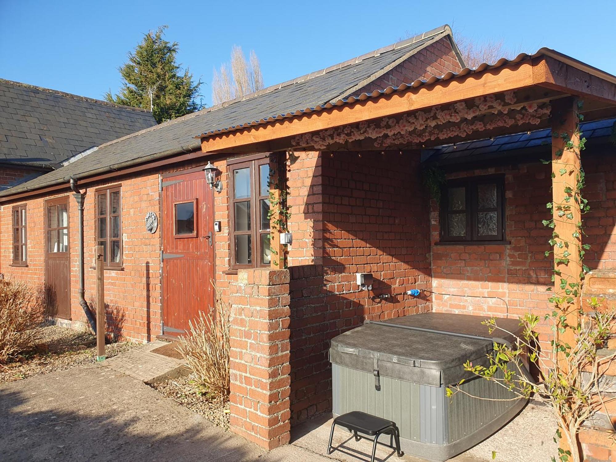 Swallows Nest Guest House - With Hot Tub Abergavenny Bagian luar foto